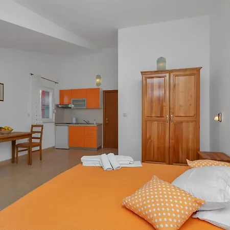 Juric - With Balcony Apartman Baška Voda