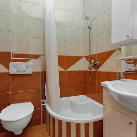 Juric - With Balcony Apartman Baška Voda