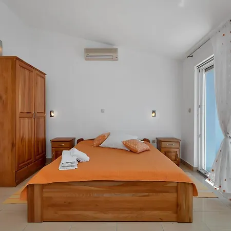 Juric - With Balcony * Baška Voda